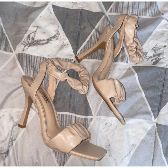 Cape Robbin OPALE RUCHED SANDAL HEELS in NUDE size 7.5 NEW - Picture 8 of 11